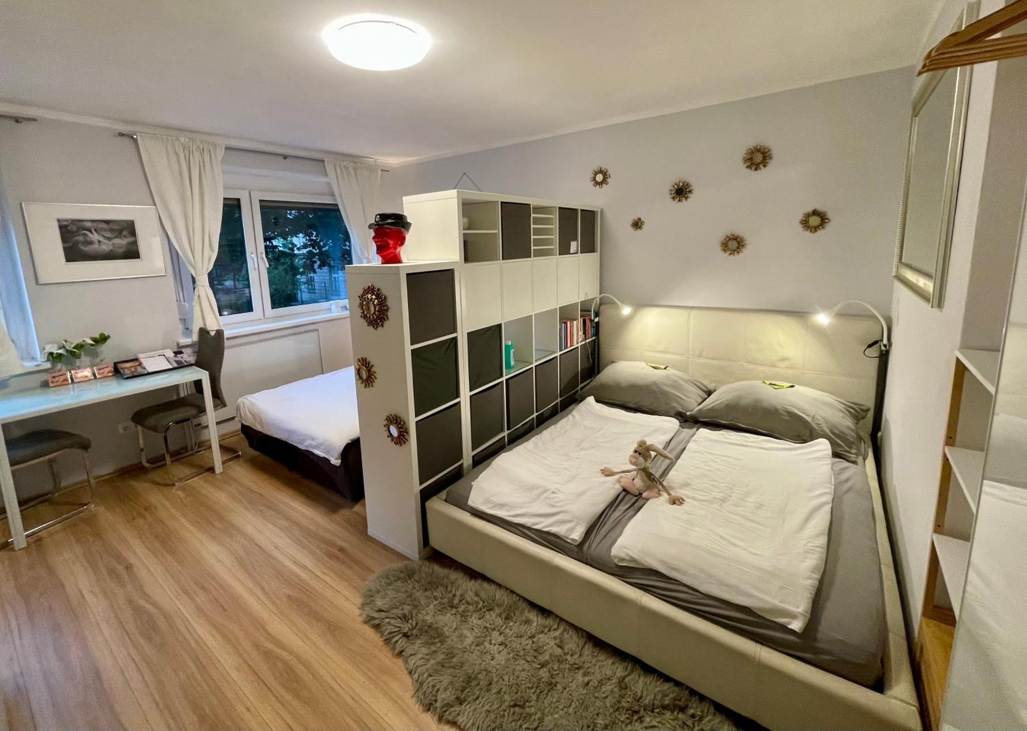 Business-apartment 1-6 Months *
