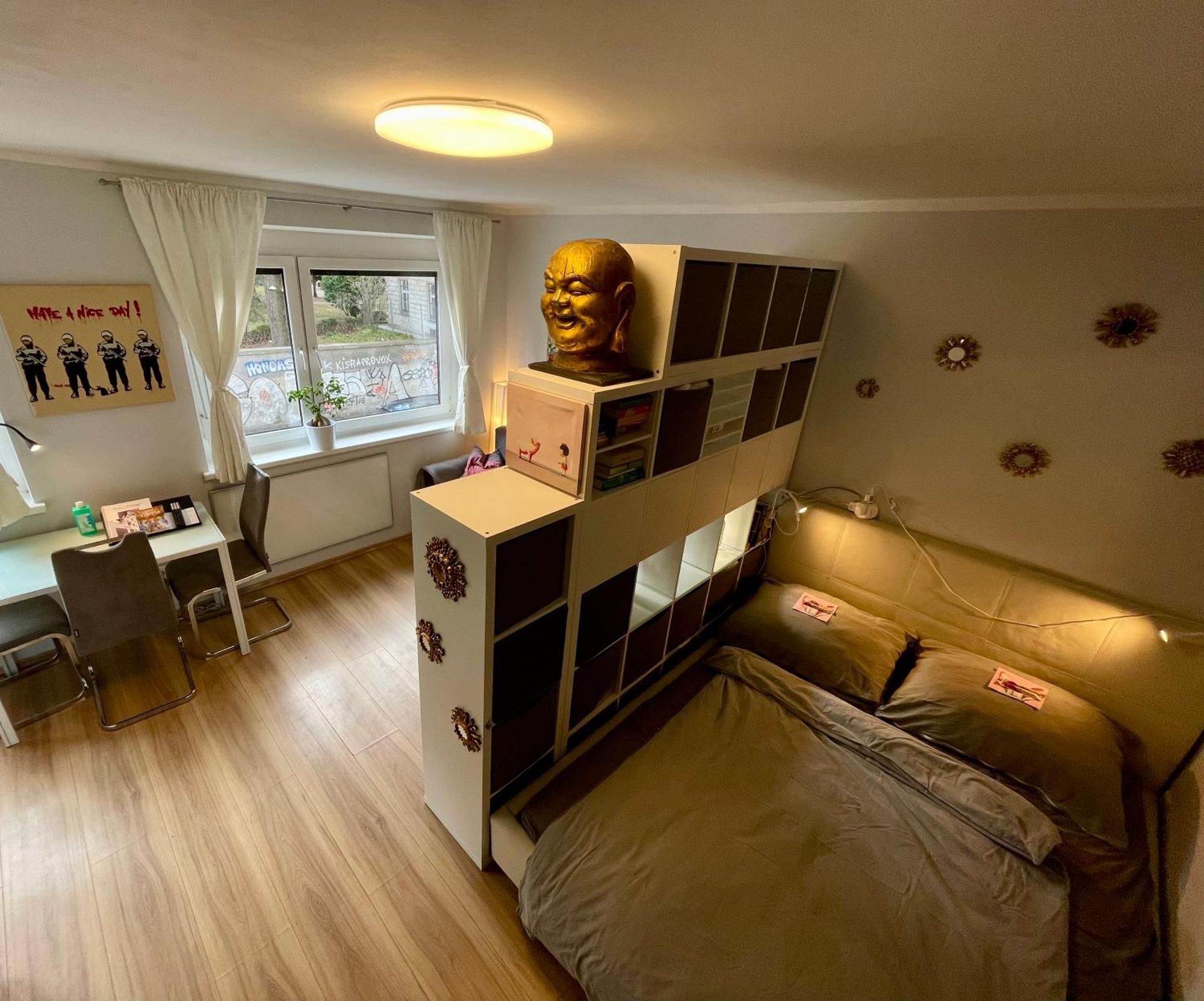 Business-apartment 1-6 Months *