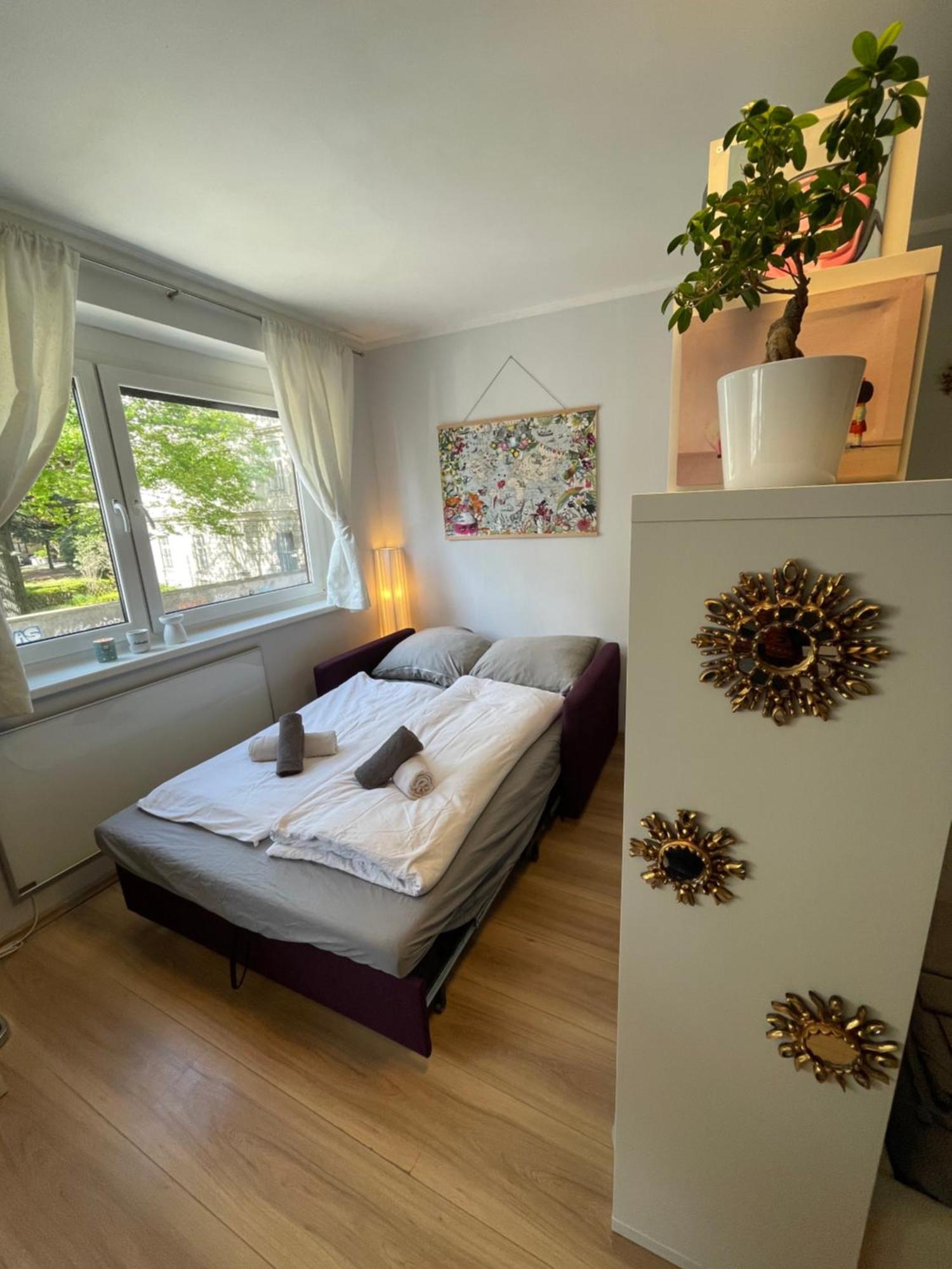 Business-apartment 1-6 Months *