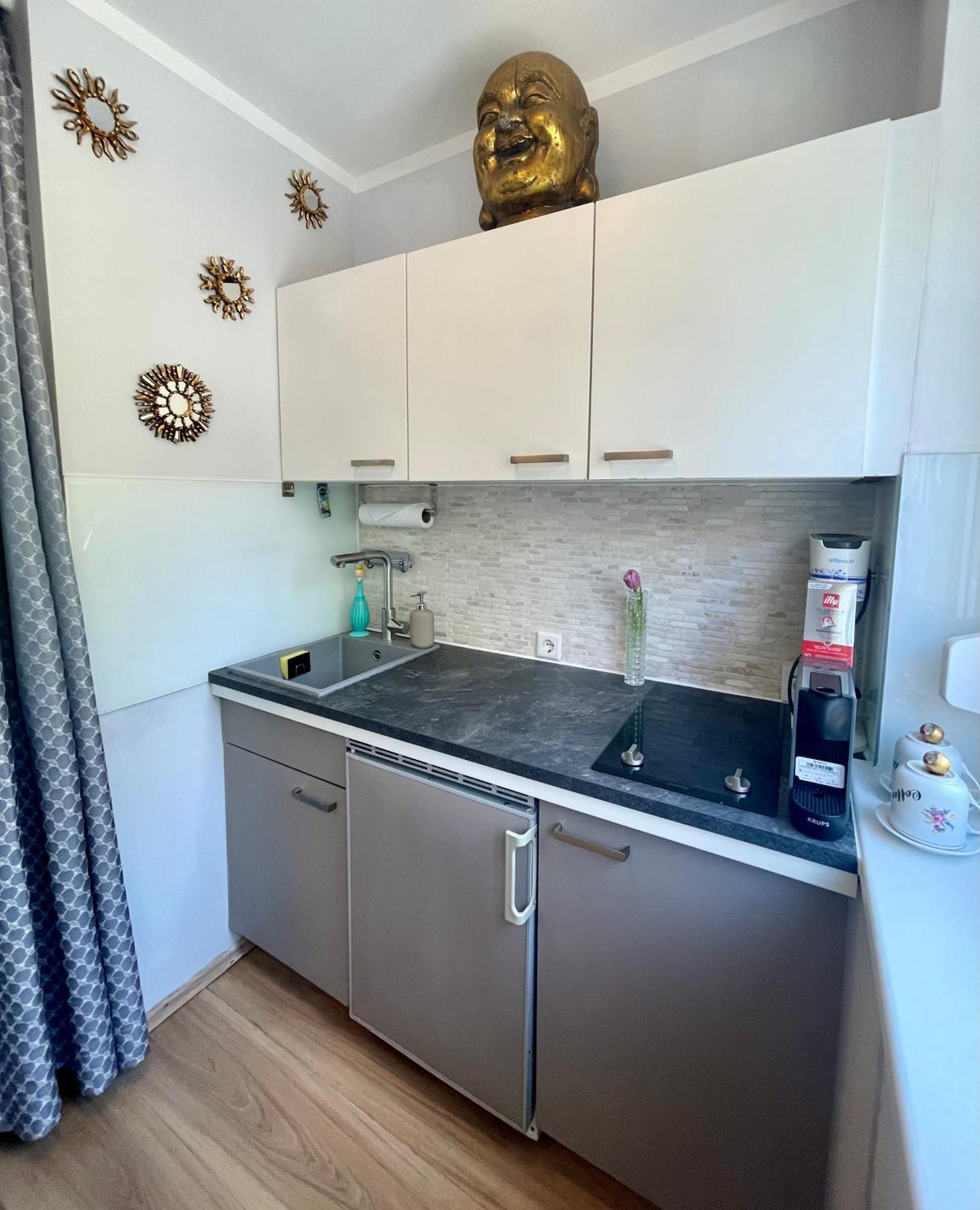 Business-apartment 1-6 Months